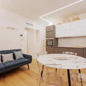  Apartment Chic & Modern Flat Just 450 Mt From Centrale Fs Italy